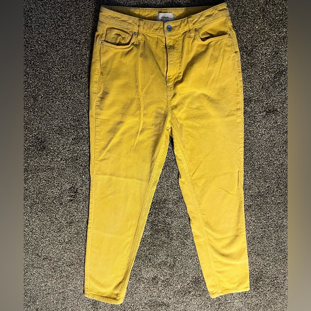 Urban Outfitters bdg corduroy mom jean/pant size 30 yellow